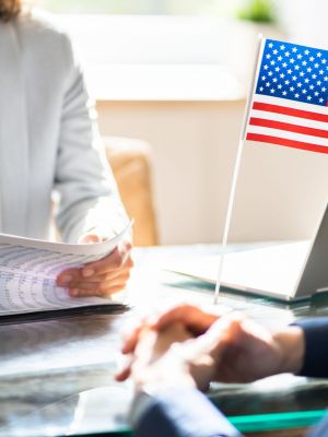 C&oacute;mo conseguir un abogado de inmigraci&oacute;n gratuito