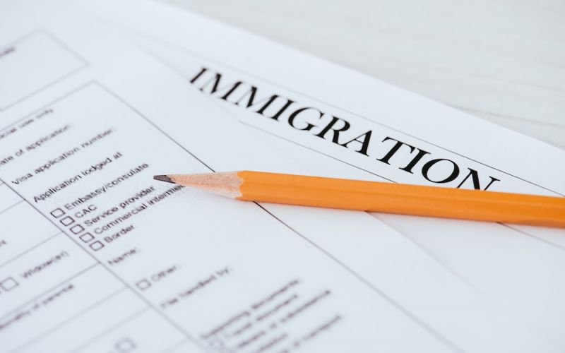 O que levar em consideração quando um pedido de imigração está pendente há mais de um ano