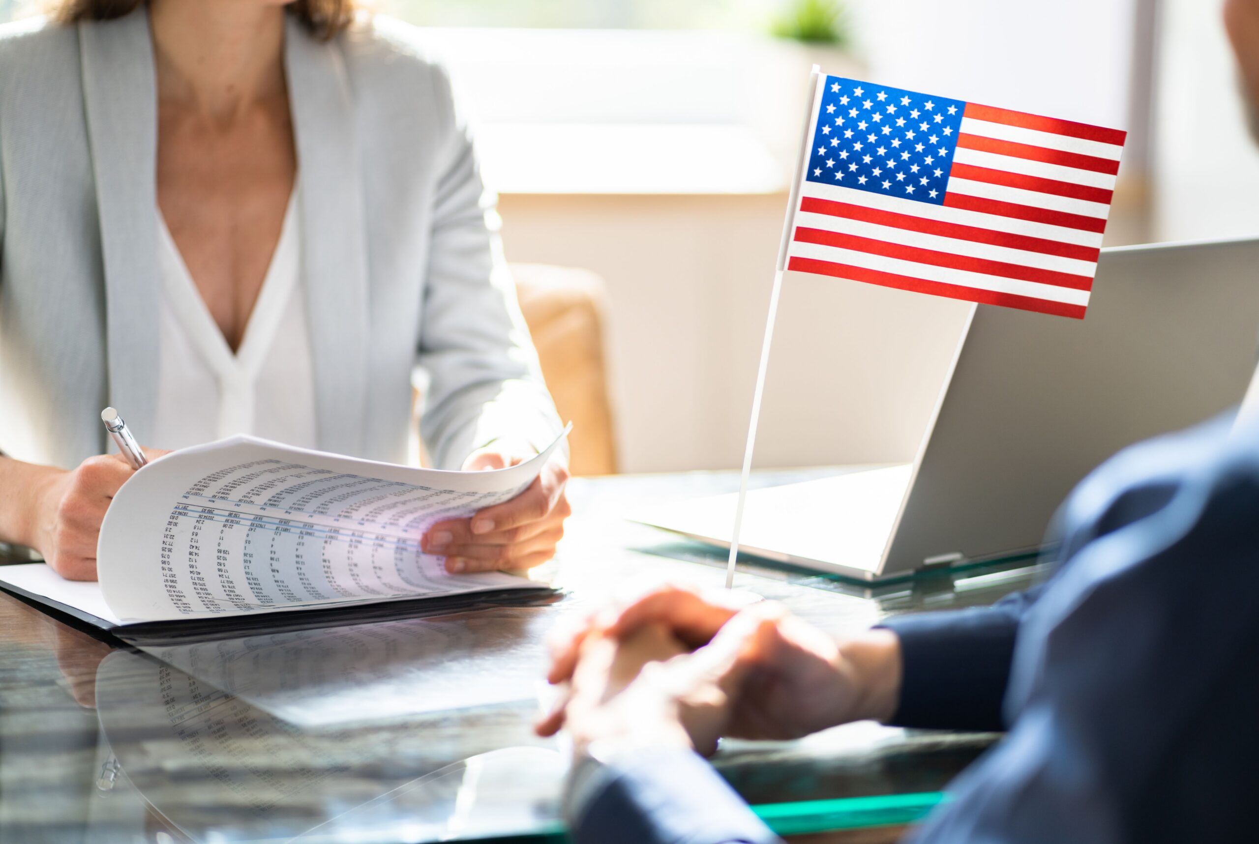 Cómo conseguir un abogado de inmigración gratuito