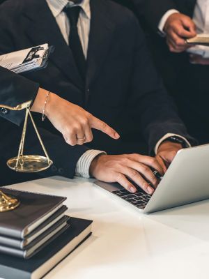 Como decidir entre um acordo rápido e ir a julgamento após um acidente de carro em Massachusetts?