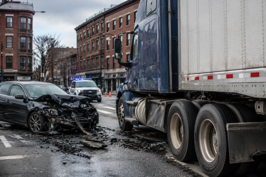 Abogado especializado en accidentes de camión en Boston