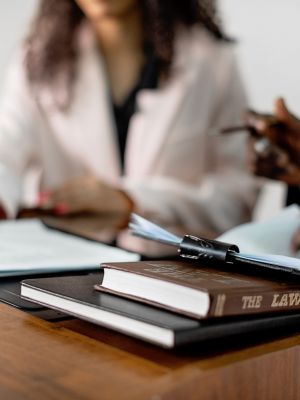 Como Avaliar e Contratar o Advogado de Imigração Ideal