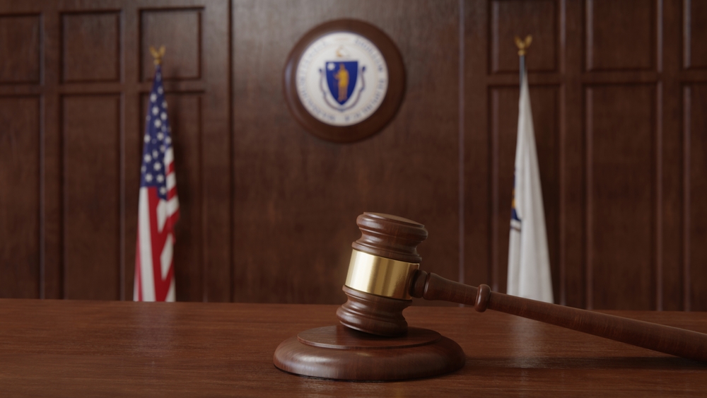 O advogado especializado em imigração de Massachusetts, Carl Hurvitch, questiona a CBP sobre detenções ilegais na fronteira